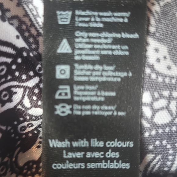 Like Med. New Silky Robe Medium - Picture 9 of 9